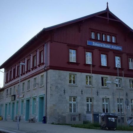 Dopravna Alzbetin Aparthotel Železná Ruda Екстериор снимка