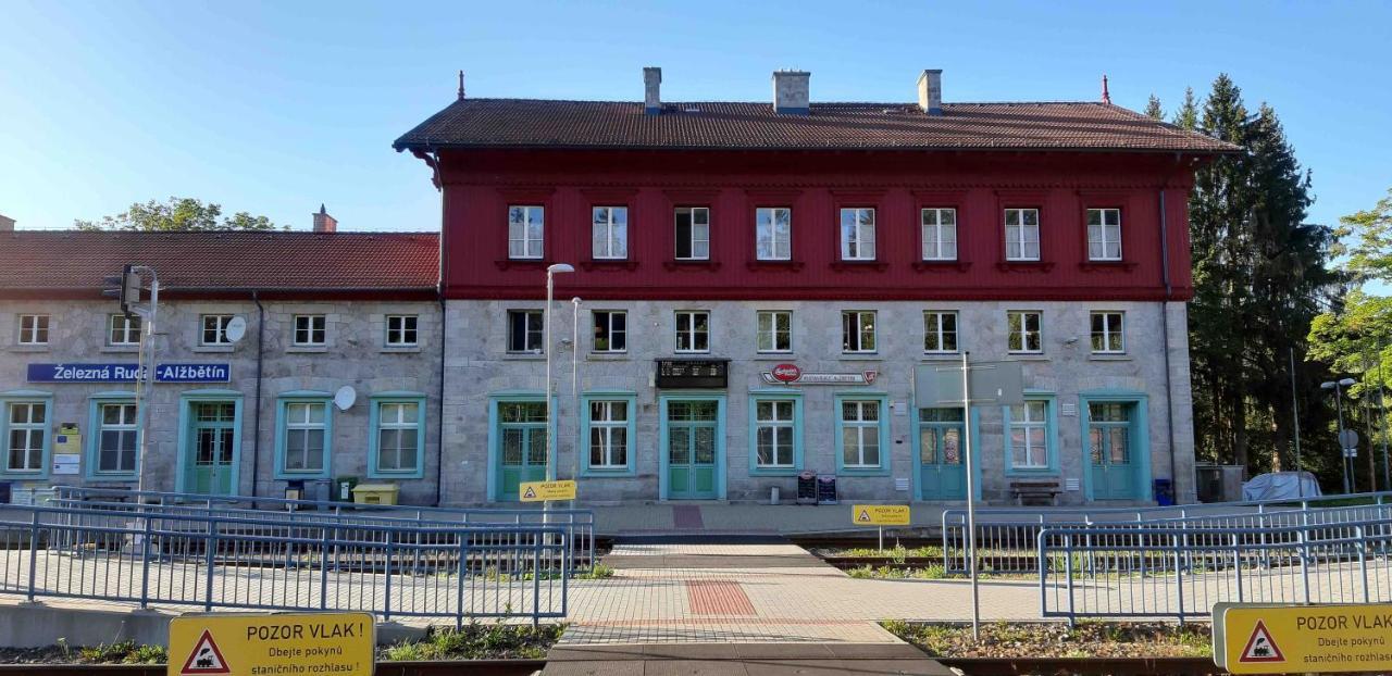 Dopravna Alzbetin Aparthotel Železná Ruda Екстериор снимка